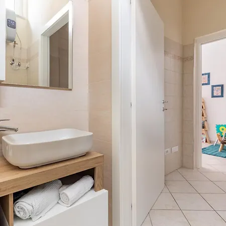 Open Space A 1' Dalla Stazione Apartament